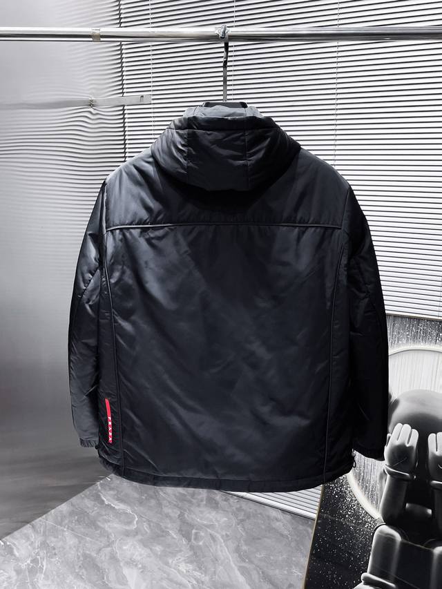 蒙口 moncler 2024秋冬新款 立领 隐藏帽 薄棉 夹克 外套，高端版本！专柜定制面料 透气舒适度高，细节无可挑剔，品牌元素设计理念，体现高品质。手感细