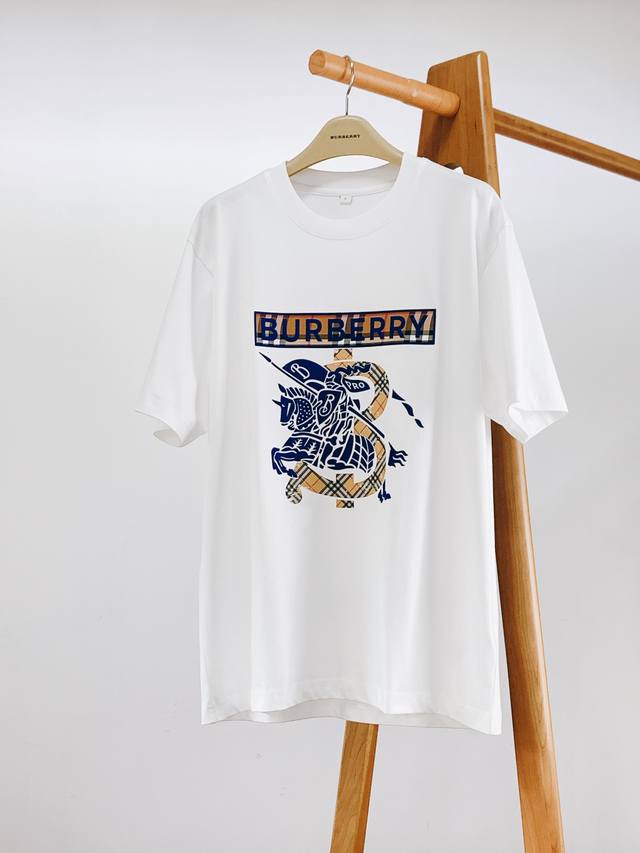 Burberry 巴宝莉 2024SS春夏新品 植绒战马标识T恤，甄选优质定织定染面料，舒适透气，久穿不易变形，前幅重工立体植绒浮雕标识图案，工艺精湛，辨识度极