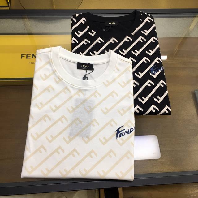 专柜新品 Fend.. S-2xl 2024春夏新款男女同款短袖T恤，专柜同步发售！定制专属高克重精梳纯棉面料，定制原版工艺螺纹，胸前重工字母logo工艺设计！