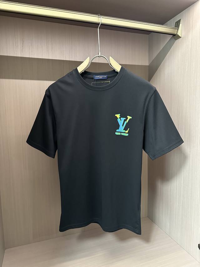 LV 2024春夏款 官网同步 面料采用纯棉精梳棉面料，上身版型超正！日常百搭，衣橱必备单品！ 尺码 ：M-XXXL