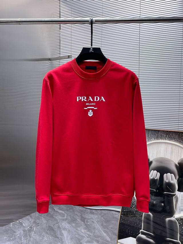 普拉达 Prada 2024ss新款 长袖 圆领 卫衣，高端版本！专柜定制面料 透气舒适度高，细节无可挑剔，品牌元素设计理念，体现高品质。手感细腻柔软！呈现休闲