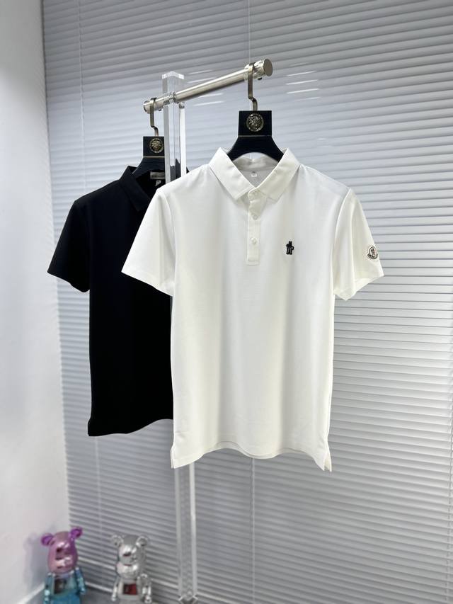 Monc*蒙口 ss24夏季新款翻领POLO衫 雍容华贵的品牌风格，客供进口面料，手感丝滑细腻有光泽， 做出来的衬衫也是版型垂顺挺括，并且还抗皱抗起球，贴身穿着