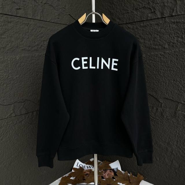 高品质 CELINE 印花工艺 大牌感十足！高端大气完美演绎，经典圆领卫衣宽松版型不挑人 面料采用420克纯棉面料，保证舒适性同时透气的同时又不透底！面料上身有