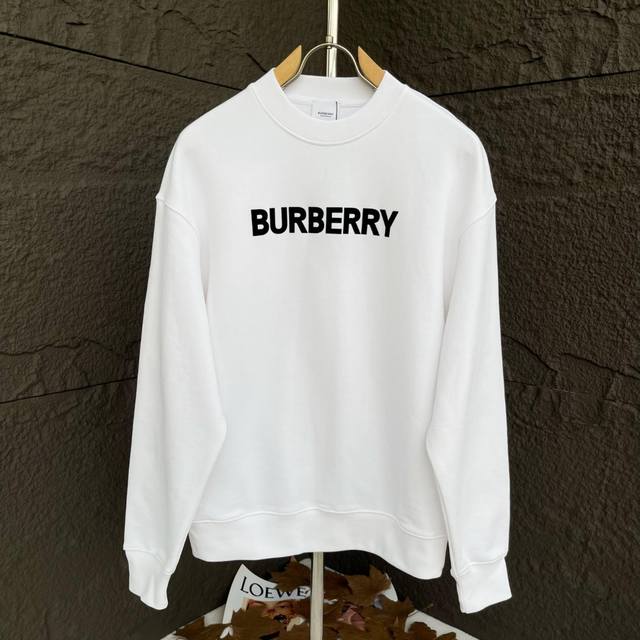 高品质 BURBERRY 植绒印花工艺 大牌感十足！高端大气完美演绎，经典圆领卫衣宽松版型不挑人 面料采用420克纯棉面料，保证舒适性同时透气的同时又不透底！面 - 点击图像关闭