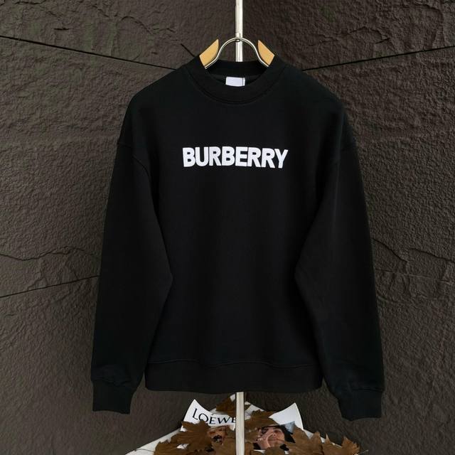 高品质 BURBERRY 植绒印花工艺 大牌感十足！高端大气完美演绎，经典圆领卫衣宽松版型不挑人 面料采用420克纯棉面料，保证舒适性同时透气的同时又不透底！面