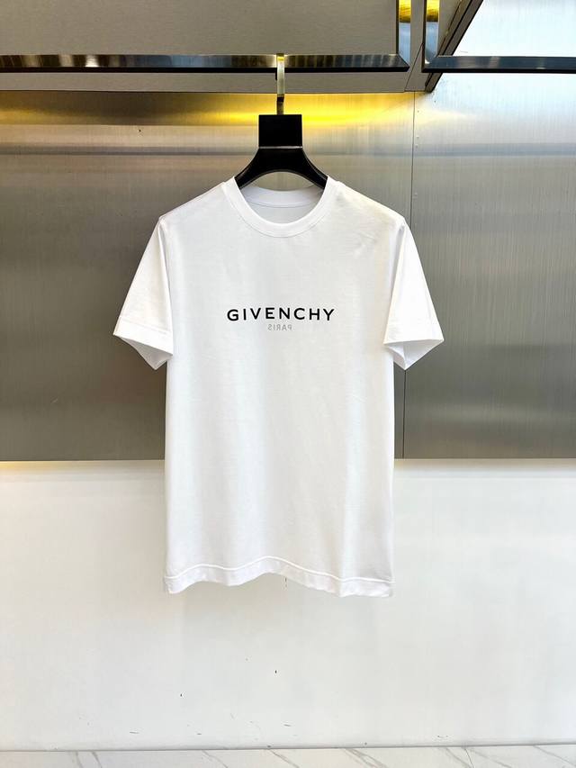 Givenchy纪梵希、2024春夏新品圆领短袖T恤，采用客供进口双丝光纤维材质精制而成，自带凉感，轻盈、柔软，耐磨损、抗皱、适合长时间穿着且不易起褶！面料手感