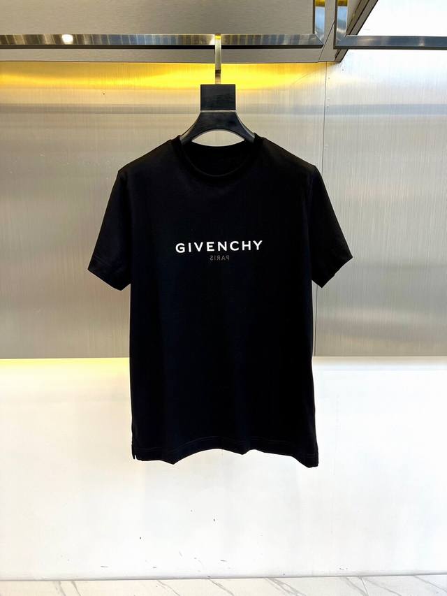 Givenchy纪梵希、2024春夏新品圆领短袖T恤，采用客供进口双丝光纤维材质精制而成，自带凉感，轻盈、柔软，耐磨损、抗皱、适合长时间穿着且不易起褶！面料手感