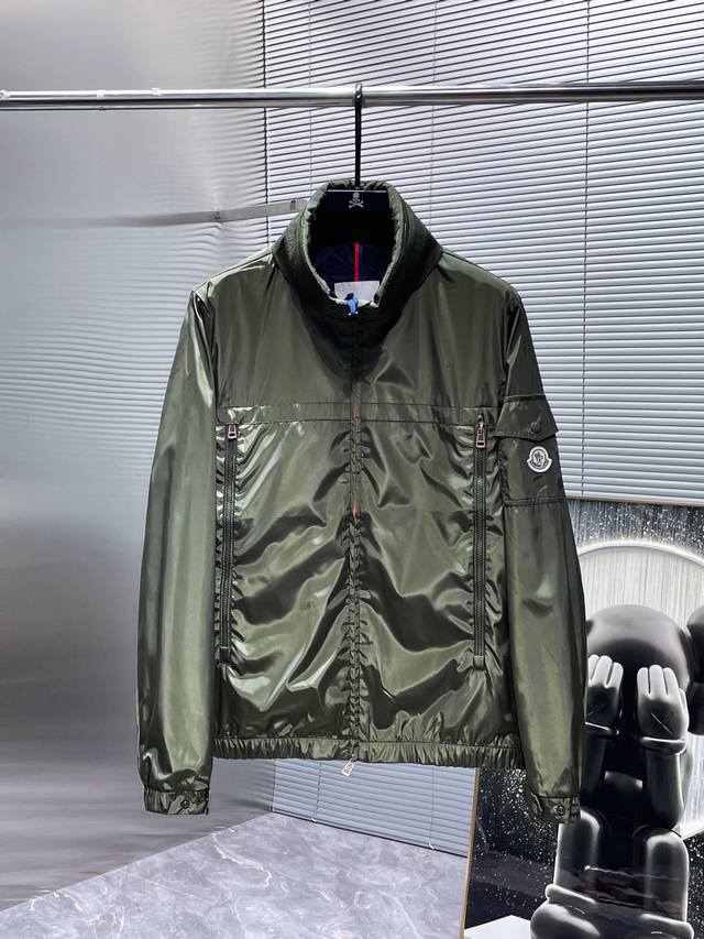 蒙口 Moncler 2024ss早秋新款 可隐藏连帽 夹克 外套，高端版本！专柜定制面料 透气舒适度高，细节无可挑剔，品牌元素设计理念，体现高品质。手感细腻柔