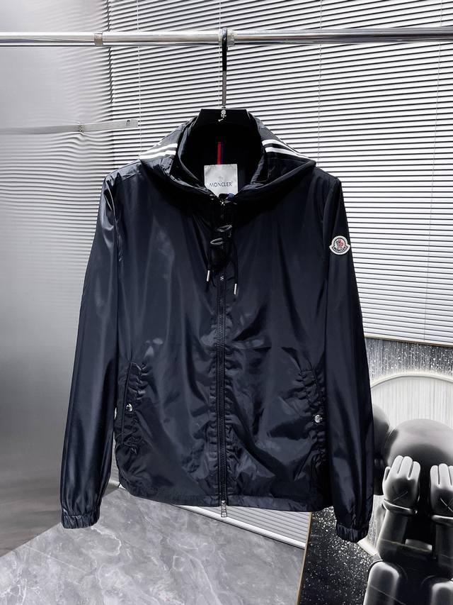 蒙口 Moncler 2024ss早秋新款 连帽 夹克 外套，高端版本！专柜定制面料 透气舒适度高，细节无可挑剔，品牌元素设计理念，体现高品质。手感细腻柔软！呈