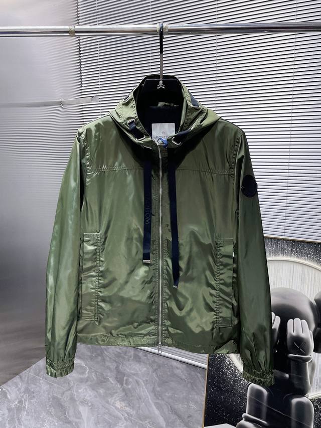 蒙口 Moncler 2024ss早秋新款 连帽 夹克 外套，高端版本！专柜定制面料 透气舒适度高，细节无可挑剔，品牌元素设计理念，体现高品质。手感细腻柔软！呈