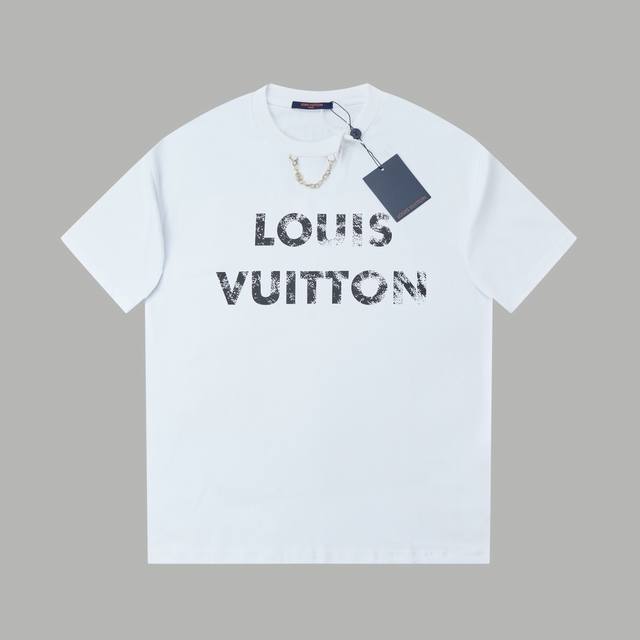 高品质 LOUIS VUITTON 路易威登 24FW 链条斜经典logo理石纹路印花短袖T恤 24FW时装秀的曙目风采。三标齐全 采用高克重克重纯棉面料！手感 - 点击图像关闭