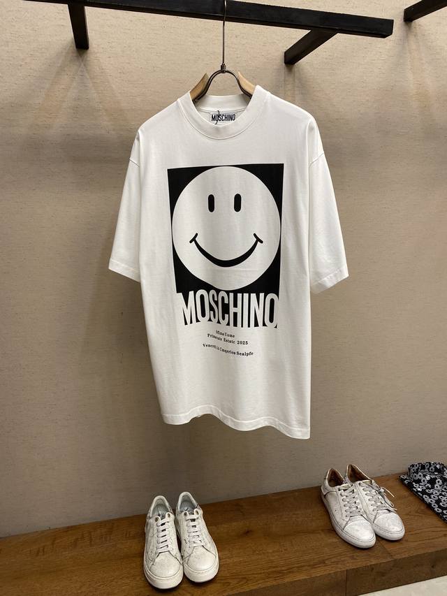 Moschino 莫斯奇诺 秋冬秀场版笑脸印花半袖T恤 重磅纯棉洗水 这件T恤我可以穿到天荒地老经典款T恤永不过时，爱了爱了oversize大版型好酷，搭配le