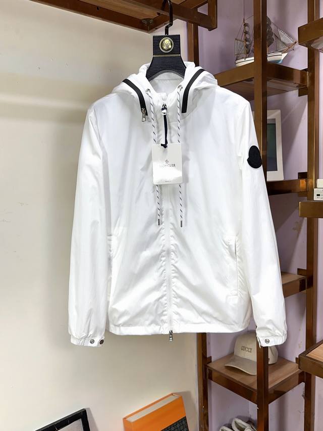 Moncler 蒙口 胖哥福音可穿210斤新款时尚高端男款，经典爆款夹克推荐！男士外套，时尚休闲外套夹克 ，高织超细腻的高科技爽滑复合布材质，面料的质感很高档细