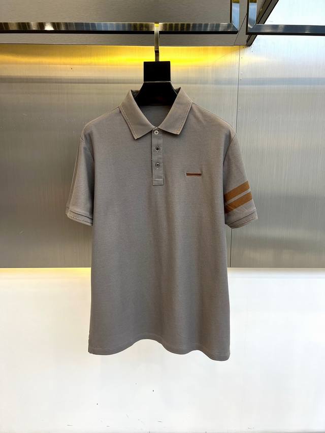 Zegna杰尼亚、2024新品男士商务休闲翻领polo shirt。六角珠地蜂窝珠地。本店主推了八年的经典大珠地面料，专柜60%以上的POLO衫都是此款面料。今