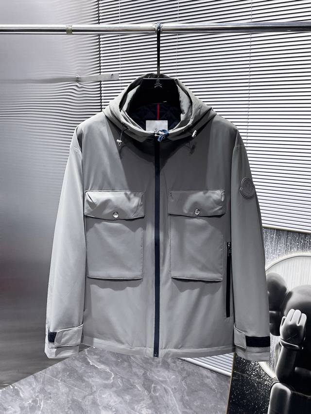 蒙口 moncler 2024秋冬新款 连帽 薄棉 夹克 外套，高端版本！专柜定制面料 透气舒适度高，细节无可挑剔，品牌元素设计理念，体现高品质。手感细腻柔软！