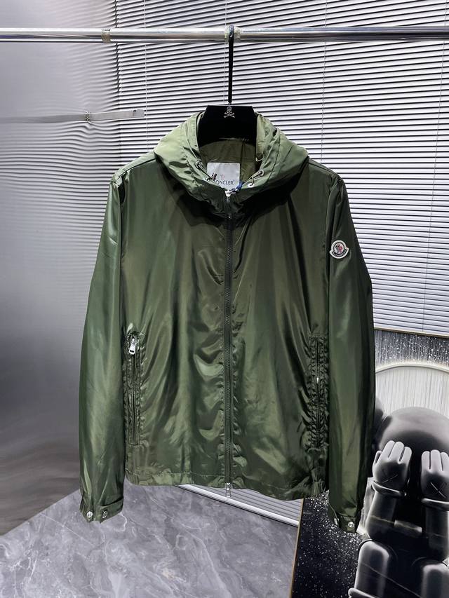 蒙口 Moncler 2024ss早秋新款 连帽 夹克 外套，高端版本！专柜定制面料 透气舒适度高，细节无可挑剔，品牌元素设计理念，体现高品质。手感细腻柔软！呈