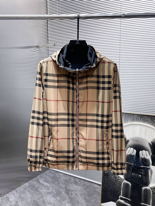 巴宝莉 Burberry 2024新款 连帽 夹克 外套，高端版本！专柜定制面料 透气舒适度高，细节无可挑剔，品牌元素设计理念，体现高品质。手感细腻柔软！呈现休