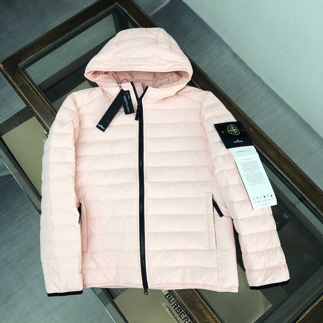 STONE ISLAND 石头岛最新秋冬新款 轻便羽绒服 石头岛专供涂层面料，国标 白朵绒，独特工艺贴袋设计加隐形拉链，轻便贴袋，传统标志袖章，面料功能舒适防寒