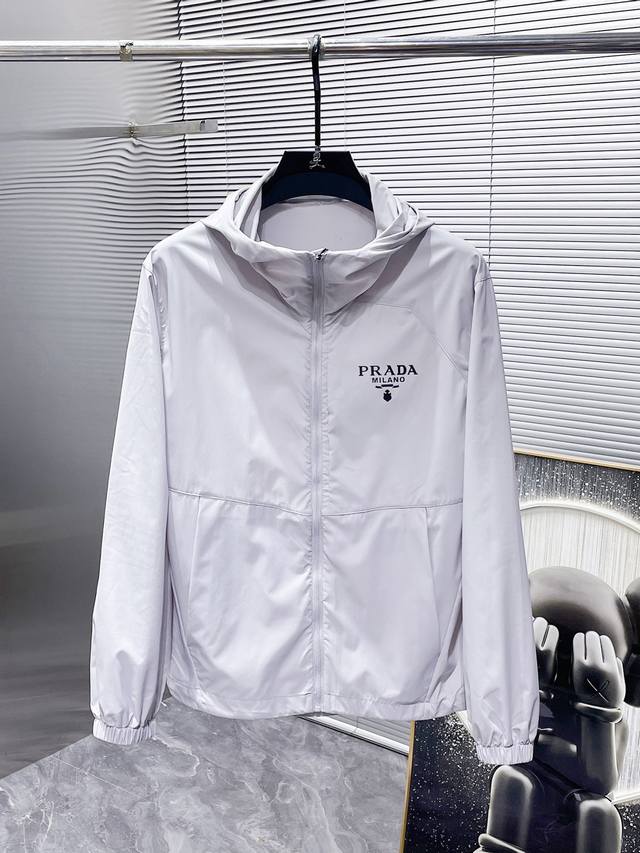 普拉达 Prada 2024新品夏季防晒服，时尚帅气，简约百搭款，胸前精致刺绣图案logo，定制原版面料，不仅挺括，保持潮流的廓形，又穿着舒适，纱织更细腻，码数 - 点击图像关闭