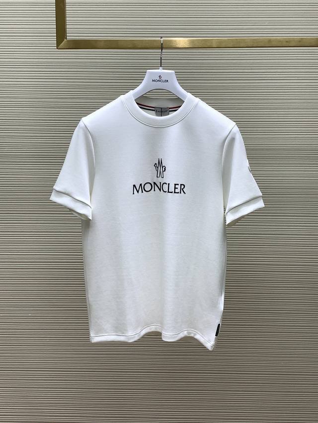 Moncler 蒙口，2024夏季最新品，专柜同步有售，原单狠货，时尚休闲圆领短袖T恤，上身舒适！吸睛而有亮点，采用进口原版面料，顶级印花工艺字母图案logo，