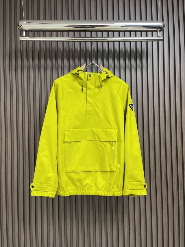 Prada 2024SS秋季新款 Sideline Hooded 三角标连帽袋鼠兜外套 高密双机编织 休闲运动外套 手感糯实 挺拔 丰富的回弹能力不管手洗机洗3