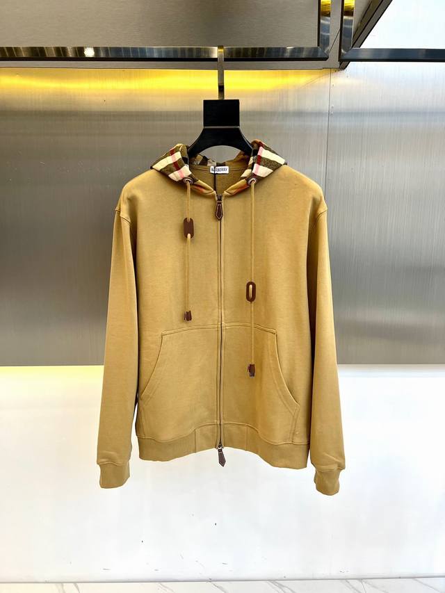 Burberry巴宝、2024年新款格子纹抽绳连帽拉链男女同款卫衣开衫。经典拉链开衫宽松版型，五金及面料任何细节都可对比！超值性价比推荐，高品质超百搭！ 这种时