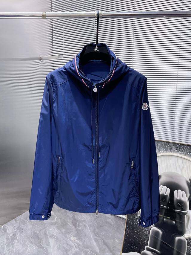 蒙口 Moncler 2024ss早秋新款 连帽 夹克 外套，高端版本！专柜定制面料 透气舒适度高，细节无可挑剔，品牌元素设计理念，体现高品质。手感细腻柔软！呈