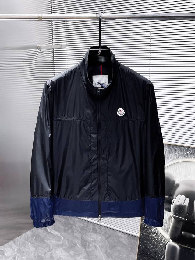 蒙口 moncler 2024秋冬新款 立领 薄棉 夹克 外套，高端版本！专柜定制面料 透气舒适度高，细节无可挑剔，品牌元素设计理念，体现高品质。手感细腻柔软！