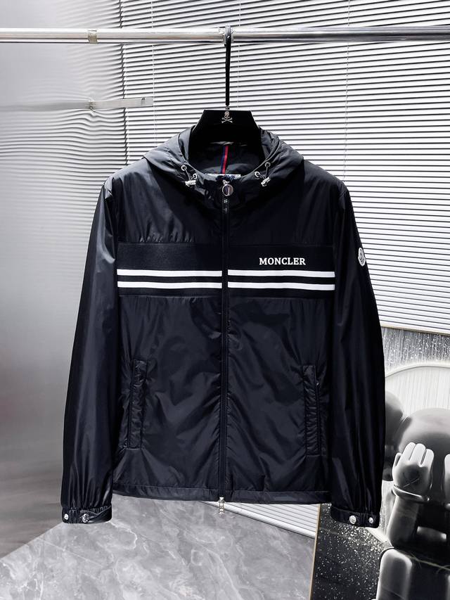 蒙口 moncler 2024秋冬新款 连帽 薄棉 夹克 外套，高端版本！专柜定制面料 透气舒适度高，细节无可挑剔，品牌元素设计理念，体现高品质。手感细腻柔软！