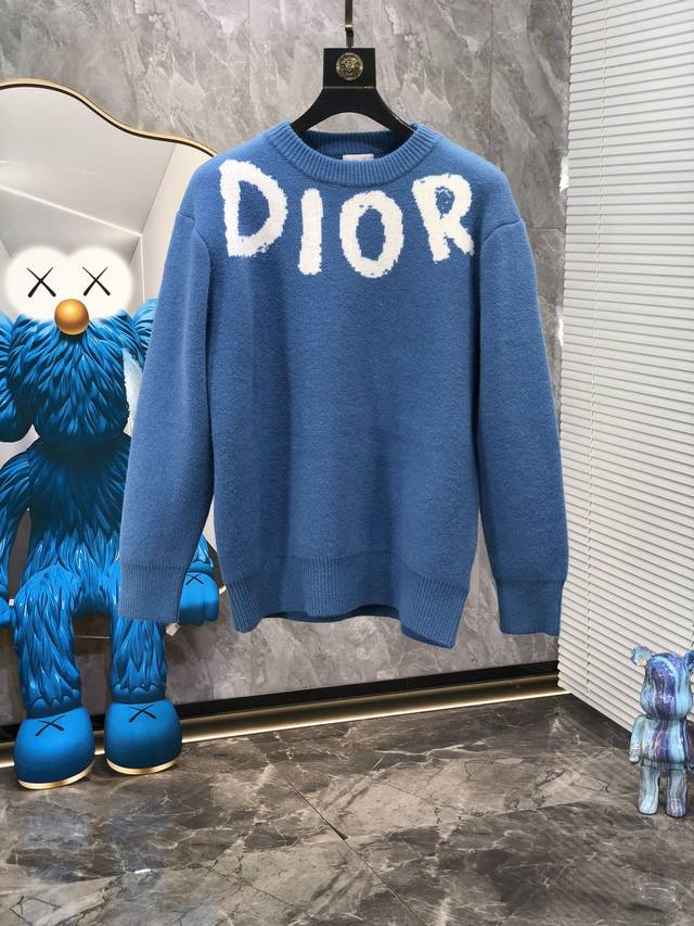 Dior。宽松毛衣 2024秋冬最新系列，专柜1:1顶级复刻，全品相！j加厚款，x潮人必备单品！懂货的老铁赶紧下手，面料：羊绒10%羊毛60%氨纶30% 尺码s