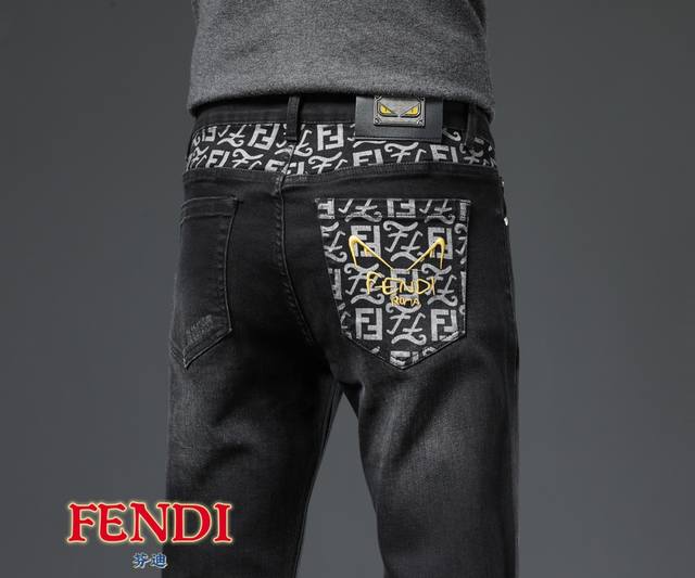 秋冬新款 芬迪FENDI 男装牛仔裤！复古爆款系列经典款 面料最高度还原原生牛仔感！超有质感的一款牛仔裤！弹力纤维面料原版定制五金配件！修身小直脚版型百搭时尚！