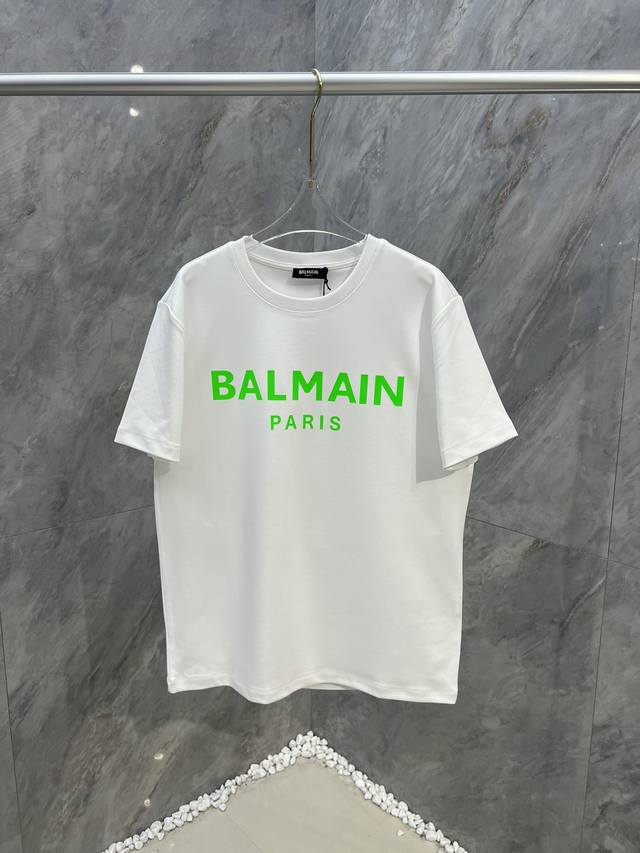 BALMAIN 巴尔曼 24秋冬新品经典品牌字母印花logo圆领加厚短袖T恤，正面饰有品牌万年经典字母元素彰显巴尔曼品牌格调辨识度，打造男士基本款单品，为男士衣