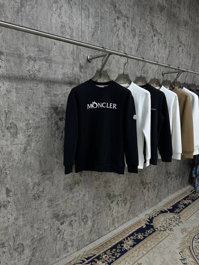 2024秋冬新品 MONCLER 蒙口长袖圆领卫衣 时尚休闲卫衣时尚单品设计，更加时尚舒适，高标准定制，上身非常有型，胸前奢华经典品牌LOGO 图案 采用天丝棉