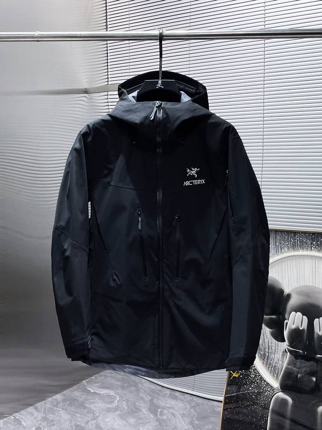 始祖鸟 ARC‘TERYX Alpha SV 6代 压胶 冲锋衣 外套 得物在售7000+ ，原版定制外层GORE-TXE面料，，防水防风，原版一致，全身无缝压