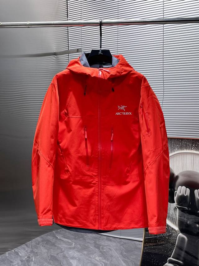 始祖鸟 ARC‘TERYX Alpha SV 6代 压胶 冲锋衣 外套 得物在售7000+ ，原版定制外层GORE-TXE面料，，防水防风，原版一致，全身无缝压