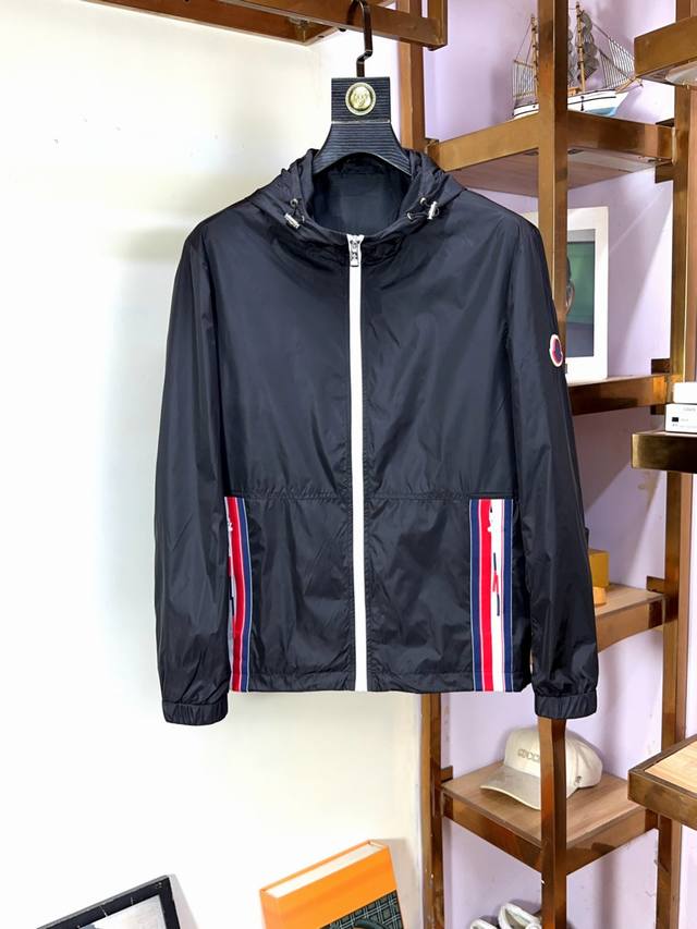 Moncler 蒙口 原版五金！夹克！春款专柜新款休闲时尚棉服夹克外套 多口袋工装设计！保暖棉服超前卫设计风格 细腻舒适 穿着非常轻便不易起皱。多重重工艺 整体