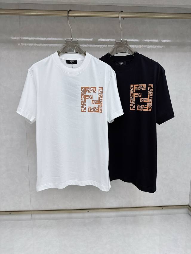 DC圆领T恤ff家 24ss夏季出品新款系列！-Fend*i男士圆领短袖T恤，纯棉时尚休闲略宽松T恤，简约个性高级风，胸前经典咖色烫胶F家字母Logo徽标！后衣