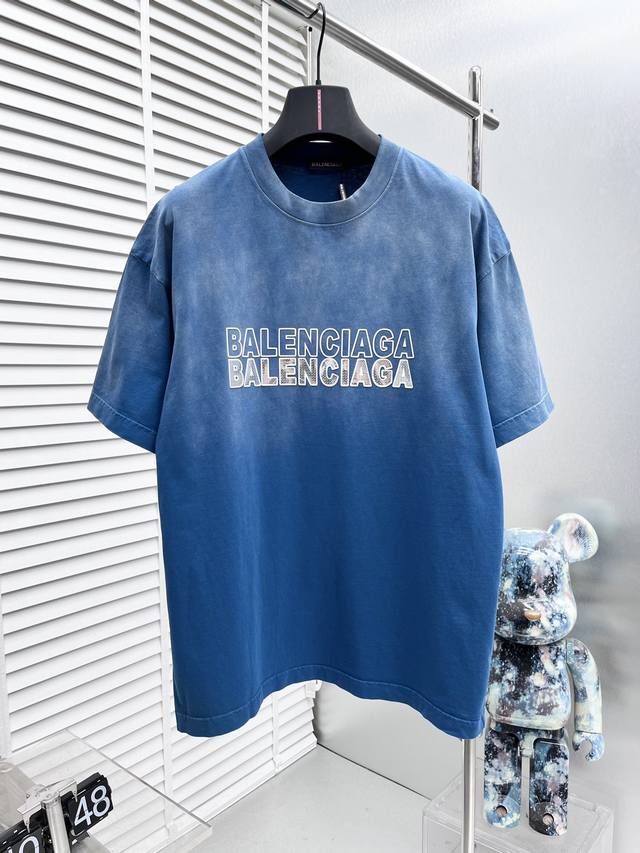 Balenciaga*巴黎24ss字母重叠胶印圆领短袖T恤，专柜同步时尚又个性，胸前字母logo印花男女同款都非常合适人手必备款男装女穿轻松驾驭完美细节处理采用