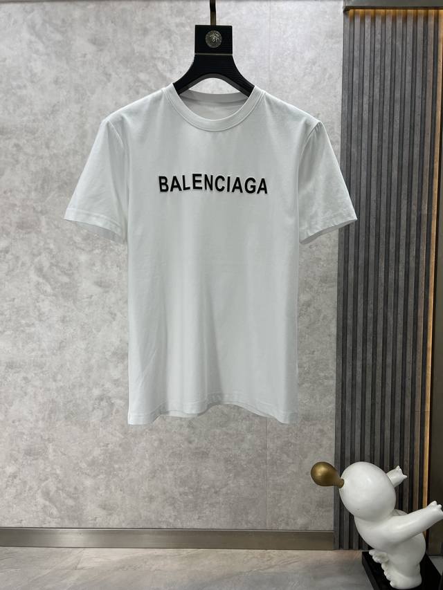 Balenciaga 巴黎世家 春夏休闲商务刺绣logo短袖T恤，采用优质面料 进口工艺，边角规整光滑细腻有立体感，不变一如既往的辨识度，高密度双纱丝光棉！配色