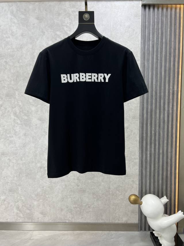 Burberry 巴宝莉 春夏休闲商务刺绣logo短袖T恤，采用优质面料 进口工艺，边角规整光滑细腻有立体感，不变一如既往的辨识度，高密度双纱丝光棉！配色就不一