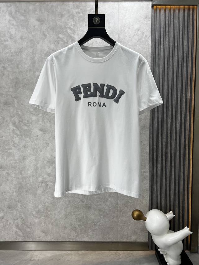 Fendi 芬迪 春夏休闲商务logo短袖T恤，采用优质面料 进口工艺，边角规整光滑细腻有立体感，不变一如既往的辨识度，高密度双纱丝光棉！配色就不一一编辑了 看 - 点击图像关闭