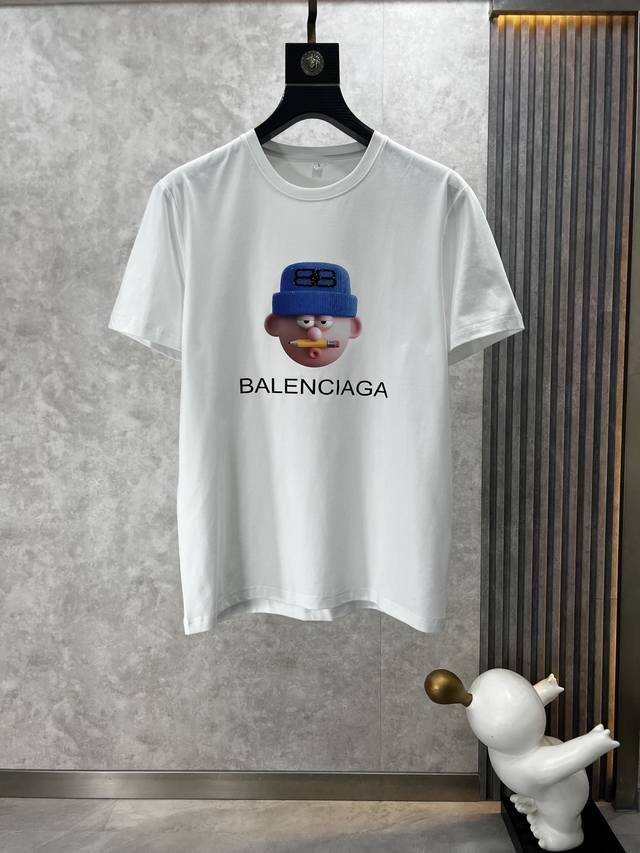 Balenciaga 巴黎世家 春夏休闲商务logo短袖T恤，采用优质面料 进口工艺，边角规整光滑细腻有立体感，不变一如既往的辨识度，高密度双纱丝光棉！配色就不