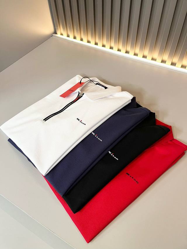 Kiton 2024春夏新款Polo衫，采用进口专属珠地棉面料！！简单LOGO标识压胶设计！代表品牌形象 简洁舒适的款式，线条感粗细均匀饱满，精致细腻，上身高端