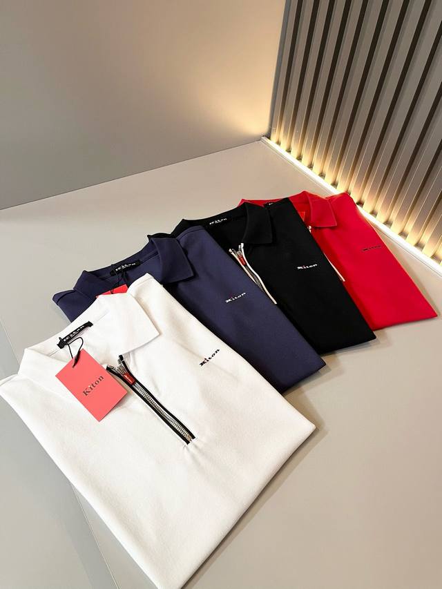 Kiton 2024春夏新款Polo衫，采用进口专属珠地棉面料！！简单LOGO标识压胶设计！代表品牌形象 简洁舒适的款式，线条感粗细均匀饱满，精致细腻，上身高端