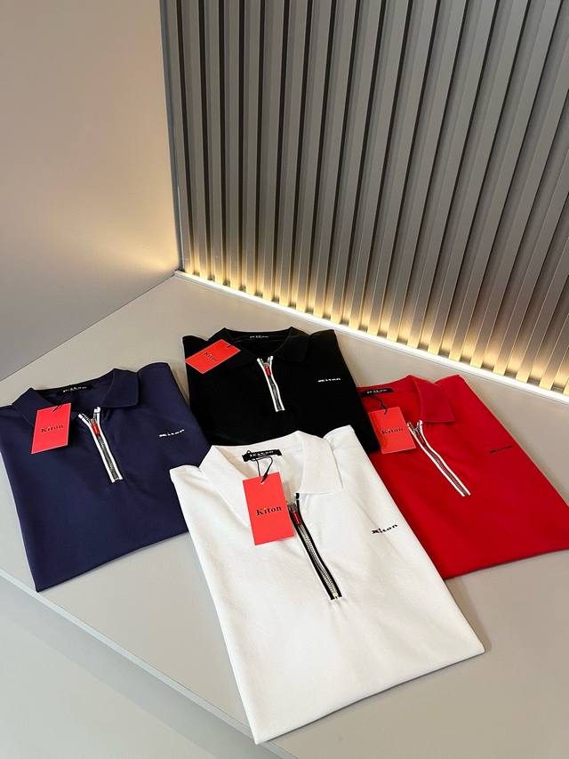 Kiton 2024春夏新款Polo衫，采用进口专属珠地棉面料！！简单LOGO标识压胶设计！代表品牌形象 简洁舒适的款式，线条感粗细均匀饱满，精致细腻，上身高端