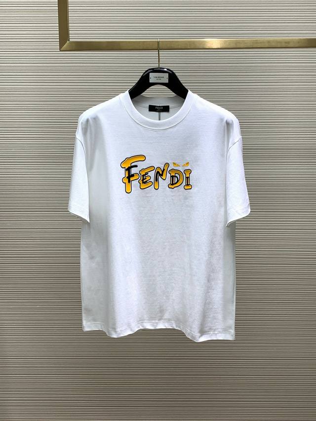 FENDI 芬迪，2024夏季最新品，专柜同步有售，原单狠货，休闲时尚圆领短袖T恤，进口原版面料，顶级印花工艺字母图案logo，独特设计，上身舒适透气，档次极高