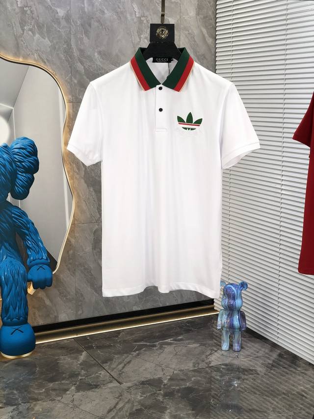 Gucci。2024ss春夏新品 翻领短袖POLO衫。 客供进口珠地棉面料，甄选上等长绒棉花原料，面料属性皆为上乘，w结构细腻自然，经过水洗后，3肌理变得更具亲