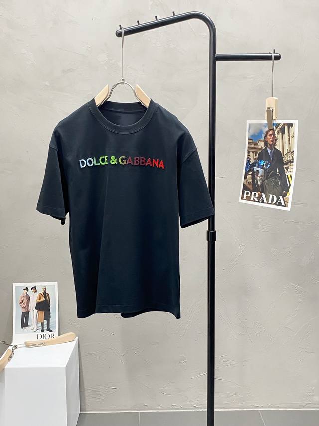 Dolce&Gabbana杜嘉班纳独家专供新款原单男士休闲短袖 高端定制 高版本 时尚百搭爆款进口面料 手感超柔软细腻 穿着亲肤舒适 高端精品 代工厂精细做工