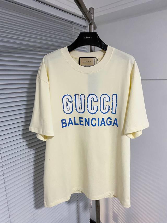 GUCCI 字母 logo 标识印花T恤，面料使用230克双纱全棉爽滑面料，立体剪裁垂感十足，面料全部水洗预缩洗后不缩水版型硬挺不易变形，不掉色舒适透气， 字母