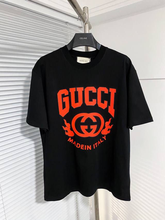 GUCCI 古驰 24SS夏季新款圆领短袖T恤！270克重磅高端纯棉面料，手感质感都极完美！修身裁剪设计干净利落！时尚又好看！走线做工非常精致！版型效果超赞！而